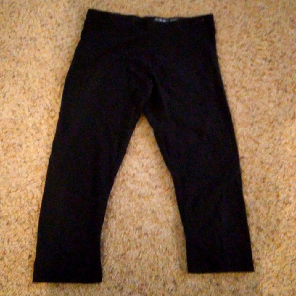 Black Wounder Nation capris